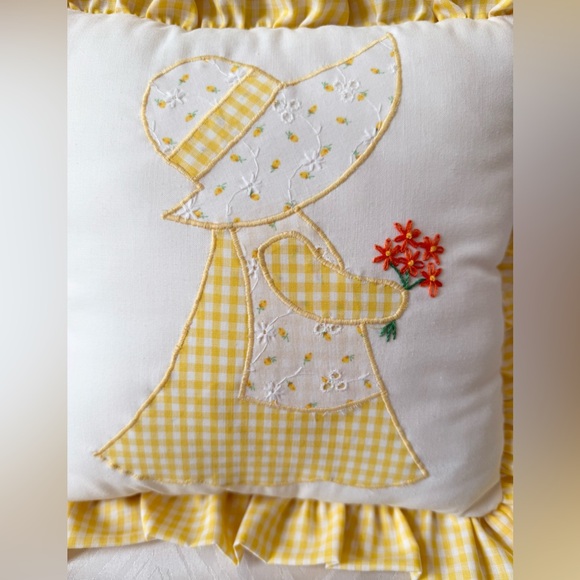 Yellow Holly Hobbie Gingham Ruffled Pillow with Embroidered Design VTG - Picture 2 of 6